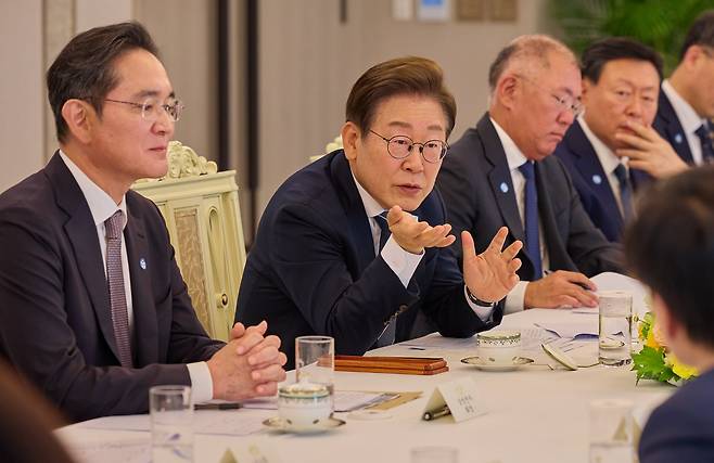 이재명 대통령이 지난 13일 서울 용산구 대통령실에서 열린 경제 단체 및 기업인과의 간담회에서 발언하고 있다. /대통령실