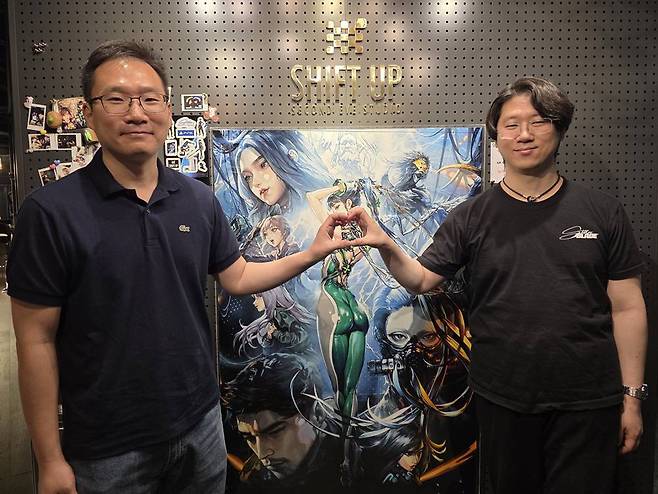 왼쪽부터)시프트업 이동기 테크니컬 디렉터, 김형태 대표