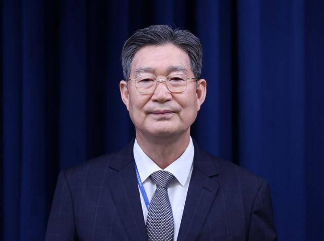 이재명 정부 초대 민정수석에 임명됐다가 낙마한 오광수 변호사가 8일 서울 용산구 대통령실에서 열린 수석급 인선 발표 브리핑에 참석해 있다. 뉴스1