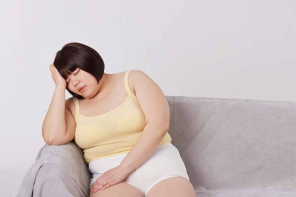 이마나 관자놀이를 가볍게 마사지하면 세로토닌 분비가 증가해 식욕이 줄어든다.​/사진=클립아트코리아