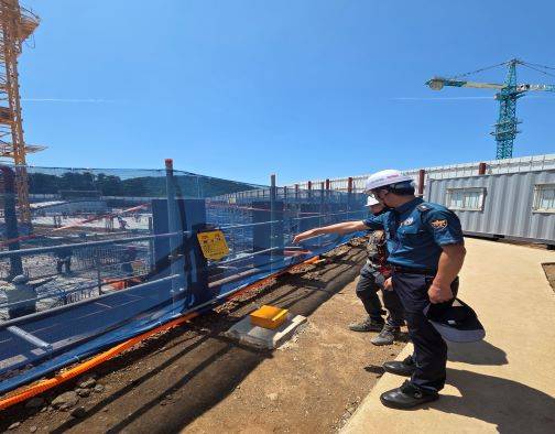 대형 공사장 안전 점검 진행중인 제주동부경찰서