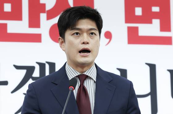 김용태 국민의힘 비상대책위원장이 13일 국회에서 수원지법 대북송금재판 관련 현안 입장 발표를 하고 있다. 임현동 기자/20250613