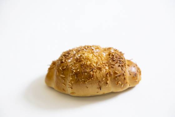 누텔라 초콜릿, 카야 코코넛 잼 등을 토핑으로 얹은 그랜드 하얏트 호텔 ‘더 델리’의 소금빵. 최영재 기자