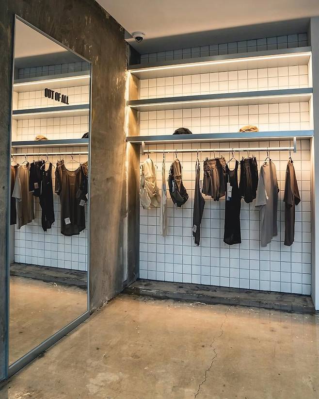 Out of All, a runners concept store in Mapo-gu, Seoul (Out of All)
