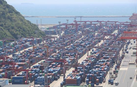 Cargo stacked up at Busan Port in Busan on May 30 [NEWS1]