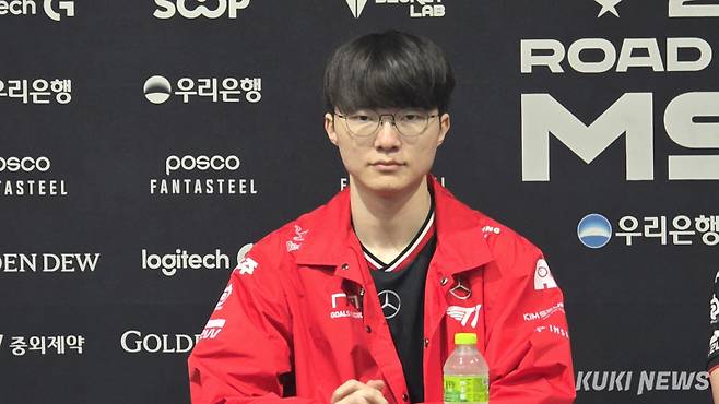 ‘페이커’ 이상혁이 14일 오후 3시 부산 사직실내체육관에서 열린 ‘2025 LCK 로드 투 MSI’ 4라운드 KT 롤스터와 경기가 끝난 뒤 기자회견에 임하고 있다. 김영건 기자