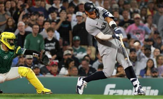 홈런 치는 에런 저지(오른쪽). 사진=연합뉴스