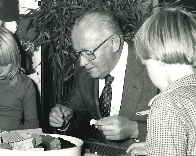 1981년 레고를 가지고 노는  고트프레드