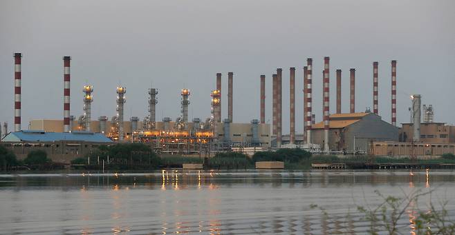 이란 남동부의 원유 정제시설 모습 [로이터]