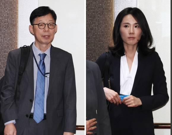 출근하는 신임 외교부 1·2차관 - 박윤주(왼쪽) 외교부 1차관과 김진아 외교부 2차관이 11일 서울 종로구 외교부 청사로 첫 출근을 하고 있다. 2025.6.11 연합뉴스