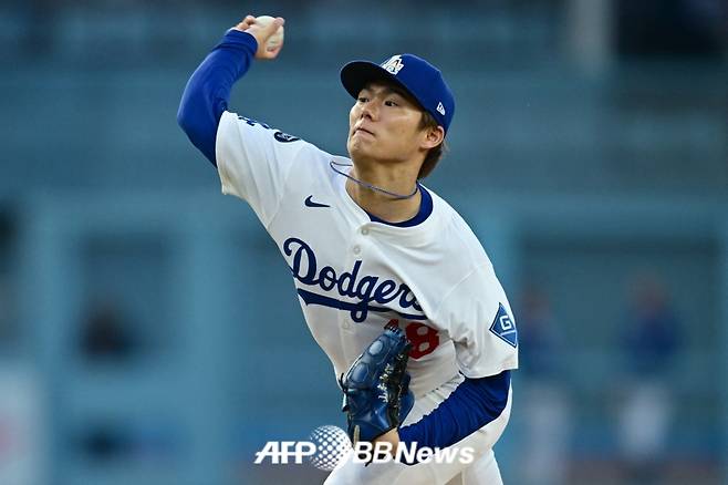 LA 다저스 야마모토 요시노부가 14일(한국 시각) 샌프란시스코 자이언츠전에서 역투하고 있다. /AFPBBNews=뉴스1