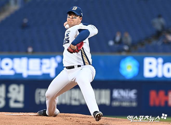 17일 오후 경상남도 창원NC파크에서 열린 '2024 신한 SOL뱅크 KBO리그' 한화 이글스와 NC 다이노스의 경기, 1회초 NC 선발투수 신민혁이 공을 힘차게 던지고 있다. 엑스포츠뉴스 DB