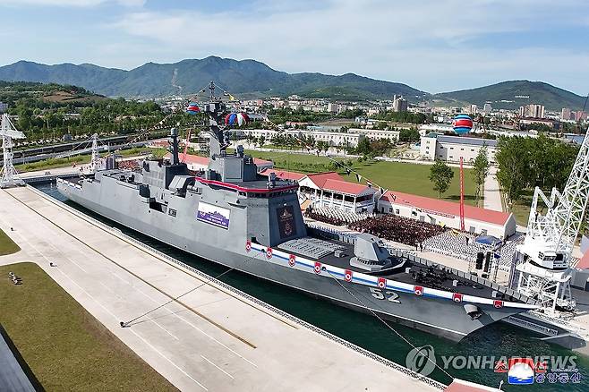 북한, 신형 구축함 '강건호' 진수식 (평양 조선중앙통신=연합뉴스) 북한이 지난 12일 라진조선소에서 새로 건조한 해군 구축함을 '강건호'로 명명하고 진수기념식을 개최했다고 조선중앙통신이 13일 보도했다. 2025.6.13 
    [국내에서만 사용가능. 재배포 금지. For Use Only in the Republic of Korea. No Redistribution] nkphoto@yna.co.kr