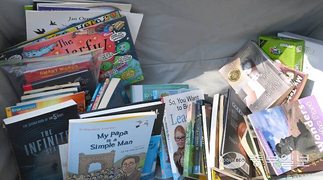 송도굿마켓 행사에서 나온 영어서적.정선식기자