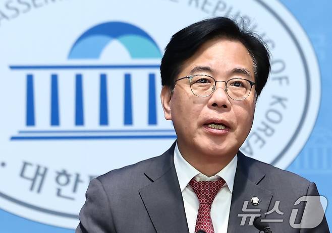 송언석 국민의힘 의원이 12일 오전 서울 여의도 국회 소통관에서 원내대표 출마 기자회견을 하고 있다. 2025.6.12/뉴스1 ⓒ News1 김민지 기자