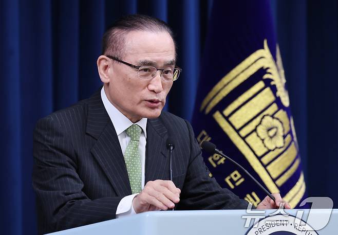 위성락 국가안보실장이 15일 서울 용산구 대통령실 청사에서 G7 정상 외교 관련 브리핑을 하고 있다. 이재명 대통령이 주요7개국(G7) 정상회의 참석 차 16일 출국한다. 위성락 안보실장은 이날 용산 대통령실에서 “이재명 대통령 내외는 16일 월요일 출국해 당일 오후 캐나다에 도착한다”고 밝혔다. 2025.6.15/뉴스1 ⓒ News1 박지혜 기자