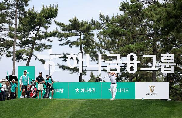 15일 경기도 안산시 대부도에 위치한 더헤븐 컨트리클럽(파72·7,293야드)에서 열린&nbsp;'2025 한국프로골프(KPGA) 투어 하나은행 인비테이셔널(총상금 13억 원)' 최종 라운드에 출전한 최진호가 티샷을 날리고 있다. 사진┃KPGA