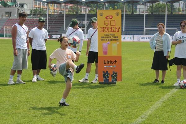 15일 강원도 양구종합운동장 등 4개 구장에서 열린 2025 청춘양구 중학교 1학년 축구 페스티벌(이하 청춘양구 페스티벌) 경기 모습. 사진┃리본코퍼레이션랩