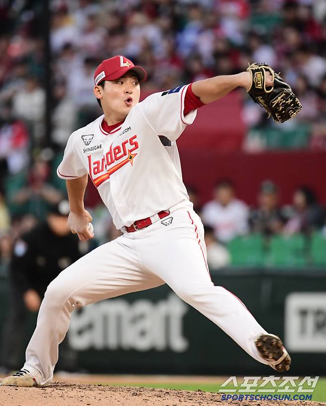 3일 인천 SSG랜더스필드에서 열린 KBO리그 SSG와 삼성의 경기. 투구하고 있는 SSG 조병현. 인천=송정헌 기자songs@sportschosun.com/2025.06.03/