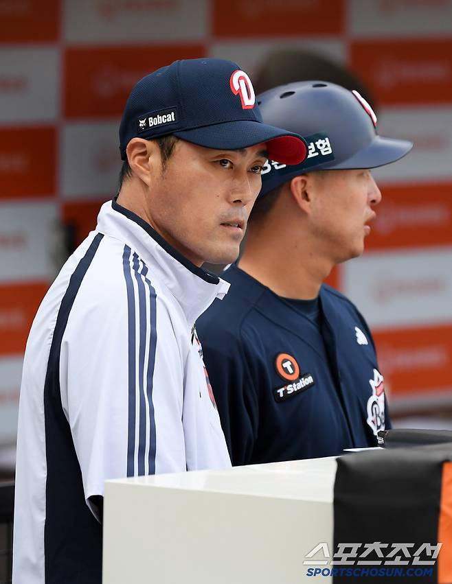 10일 대전 한화생명볼파크에서 열린 한화 이글스와 두산 베어스의 경기. 두산 조성환 감독대행이 경기를 준비하고 있다. 대전=박재만 기자 pjm@sportschosun.com/2025.06.10/