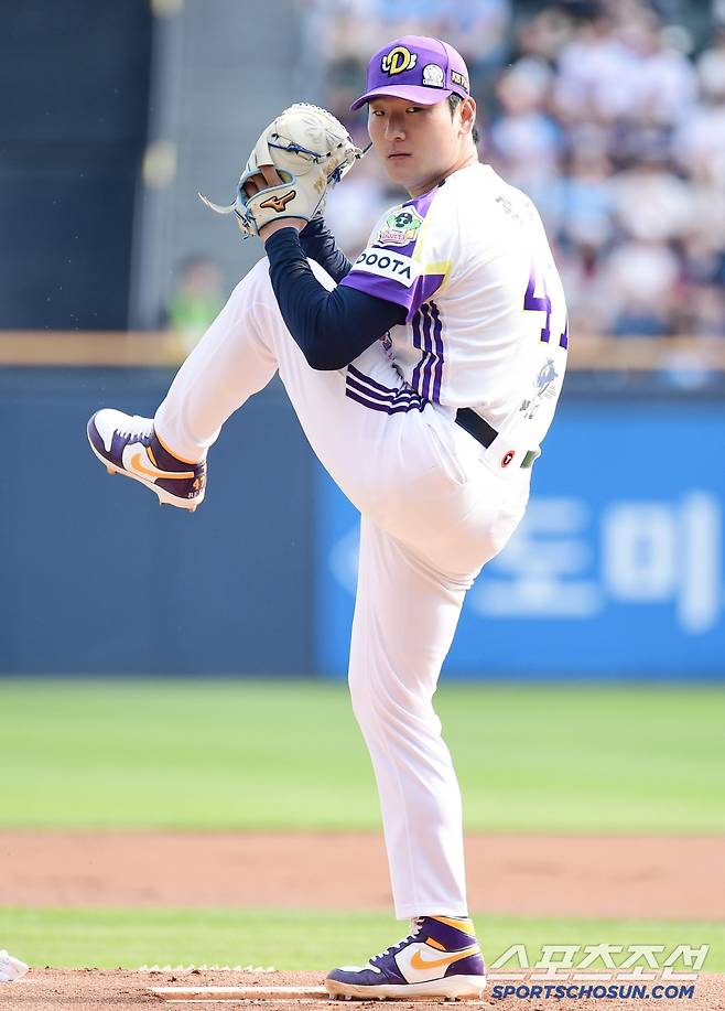 8일 잠실구장에서 열린 두산과 롯데의 경기. 선발 투구하고 있는 두산 곽빈. 잠실=송정헌 기자songs@sportschosun.com/2025.06.08/