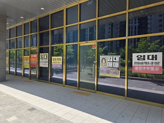11일 오후 경기 부천시 옥길지구 한 지식산업센터 상가 공실. /방재혁 기자