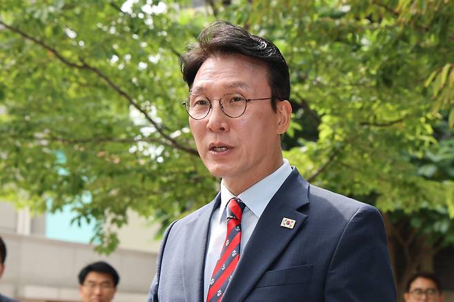 김민석 국무총리 후보자가 13일 오전 서울 종로구 통의동 금융감독원 연수원에 마련된 인사청문회 준비 사무실로 출근을 하고 있다. /뉴스1