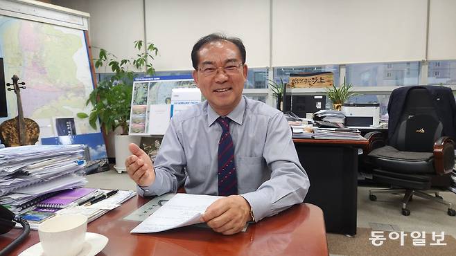 조병길 부산 사상구청장은 12일 사상구 집무실에서 동아일보와 가진 인터뷰에서 “장마철을 앞두고 부산도시철도 사상~하단선 공사 현장에서 추가 싱크홀이 발생하지 않게 최선의 노력을 기울이고 있다”고 말했다. 김화영 기자 run@donga.com