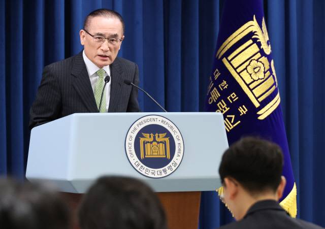 위성락 국가안보실장이 15일 서울 용산 대통령실에서 이재명 대통령의 캐나다 G7 정상회의 참석과 관련한 설명을 하고 있다. 연합뉴스.