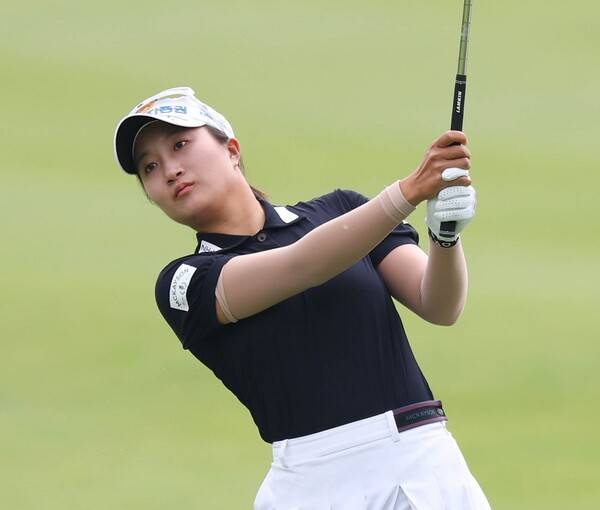 대한골프협회가 주관하는 2025년 한국여자프로골프(KLPGA) 투어 메이저 대회 DB그룹 제39회 한국여자오픈골프선수권대회 우승을 차지한 루키 김시현 프로. 사진제공=KLPGA