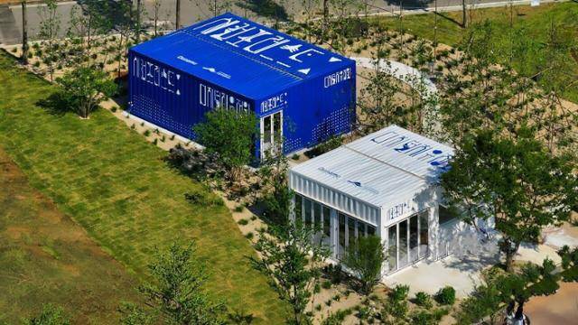 두나무가 5월 22일부터 서울 동작구 보라매공원에서 열린 ‘2025 서울국제정원박람회’에 맞춰 조성한 '디지털 치유정원'에 컨테이너 부스가 설치돼있다. 두나무 제공