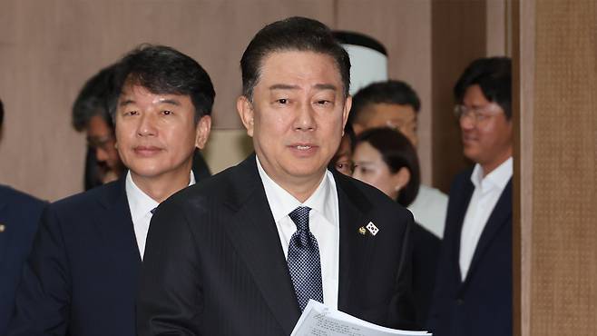 인선 발표장 들어서는 김병기 원내대표