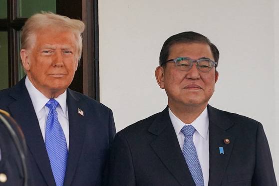 U.S. President Donald Trump, left, welcomes Japanese Prime Minister Shigeru Ishiba at the White House in Washington on Feb. 7. They will be reunited at the G7 summit in Canada. [REUTERS/YONHAP]