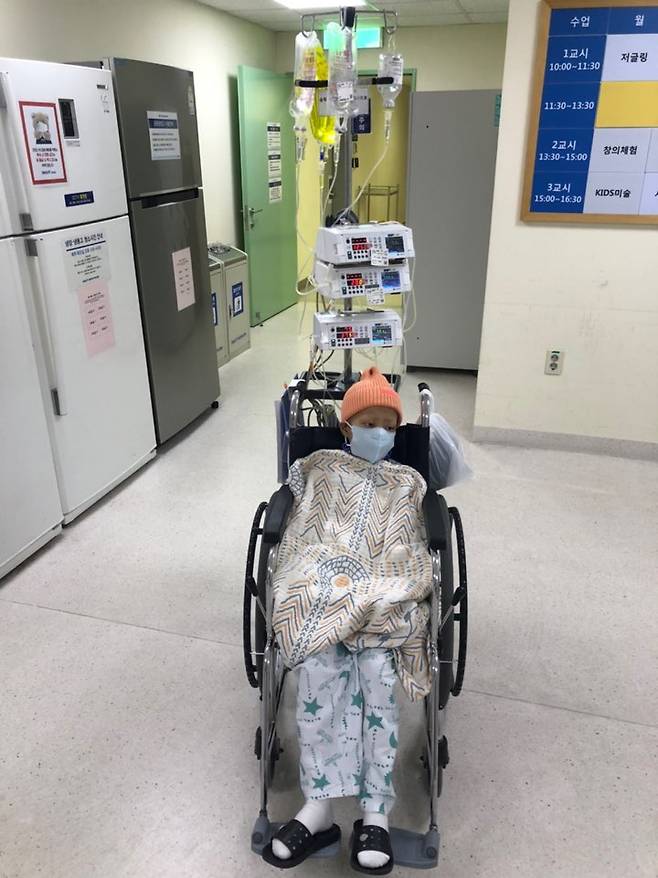 김의선 초록나무 대표의 아들인 윤호가 서울대병원에서 치료받고 있는 모습. 초록나무 제공