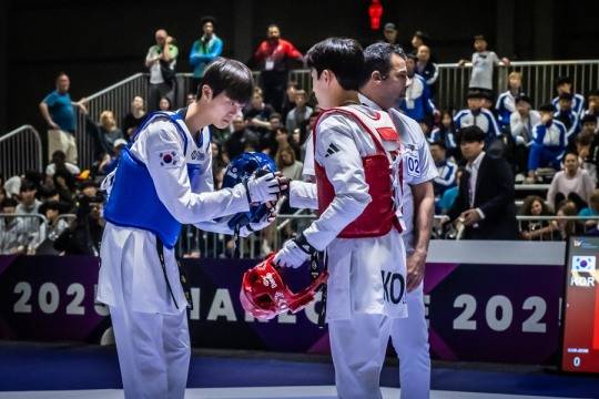 그랑프리 챌린지 남자 58㎏급 우승자 김종명(왼쪽). 사진[연합뉴스]