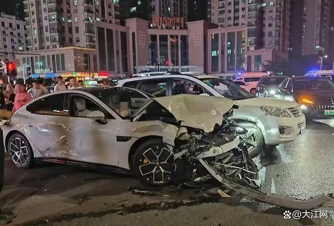 11일 중국 허난성 정저우시에서 발생한 사고 현장. [사진=바이두]