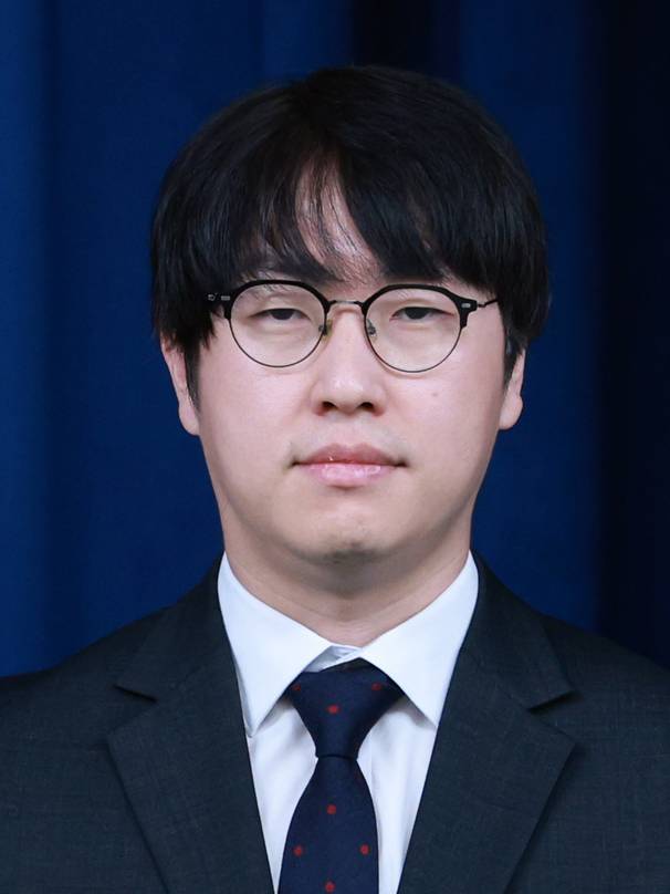 15일  임명된 하정우 AI미래기획수석이 서울 용산구 대통령실 브리핑룸에서 열린 인선 발표 관련 브리핑에 참석해 있다. 뉴시스