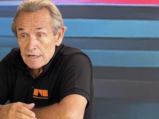 재키 익스 제네시스 공식 파트너가 13일(현지시간) 열린 기자간담회에서 취재진의 질문에 대답하고 있다. [프랑스 르망=김성우 기자]