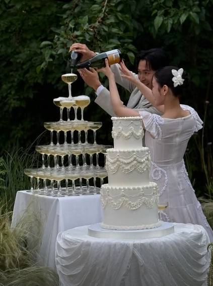 정우영 이연지씨 커플. 홍석천 SNS캡처