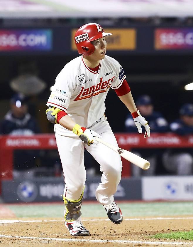 ▲ SSG 타격 대반격을 위해 반드시 힘을 보태야 하는 박성한 ⓒSSG랜더스