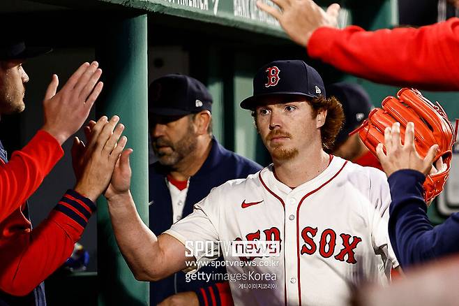 ▲ 보스턴 레드삭스 신인 오른손투수 헌터 도빈스. 그는 9일(한국시간) 뉴욕 양키스와 원정경기를 앞두고 \"양키스가 내게 계약을 제안하는 마지막 팀이라면 은퇴하겠다\"고 도발했다.