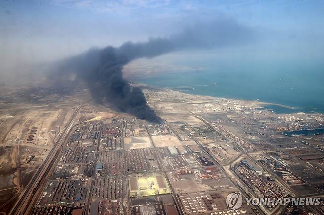 이스라엘 공격으로 이란 남부 반다르 압바스 지역에서 발생한 폭발 [EPA=연합뉴스]