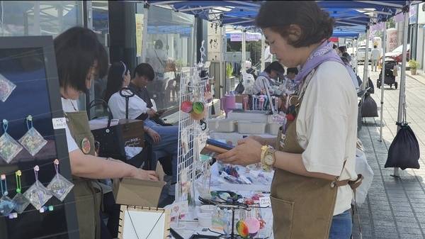 ▲ 예산읍 원도심 일대에서 '상생팝업스토어' 플리마켓이 개최됐다. 예산군사회복지협의회 제공