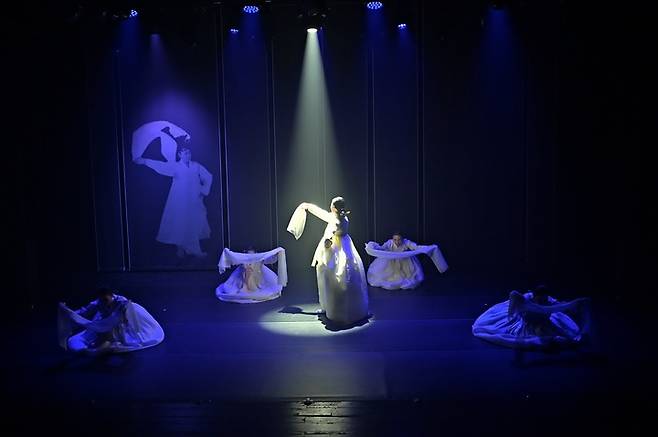 김미자무용단 공연 모습.