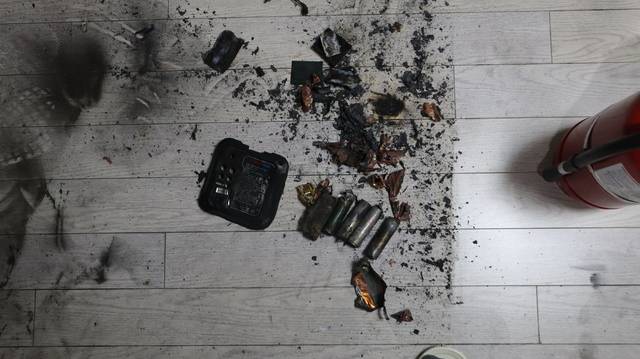 16일 이른 오전 대구 중구 남산동의 한 아파트에서 선풍기 리튬이온배터리가 폭발하는 사고가 발생했다. 대구소방안전본부 제공