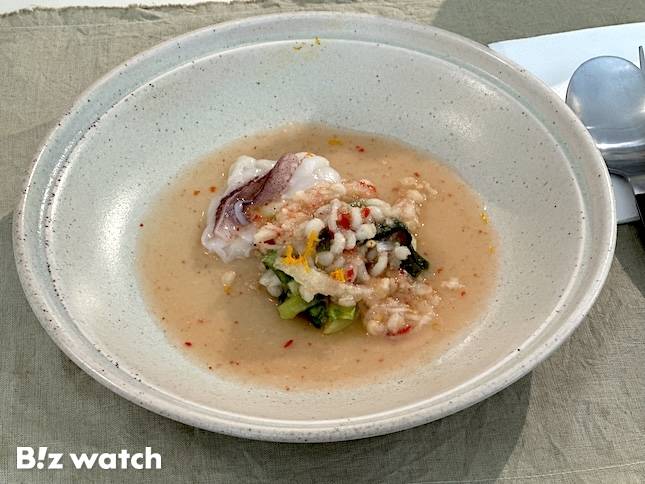 로메인 보리김치와 한치 세비체. / 사진=정혜인 기자 hij@