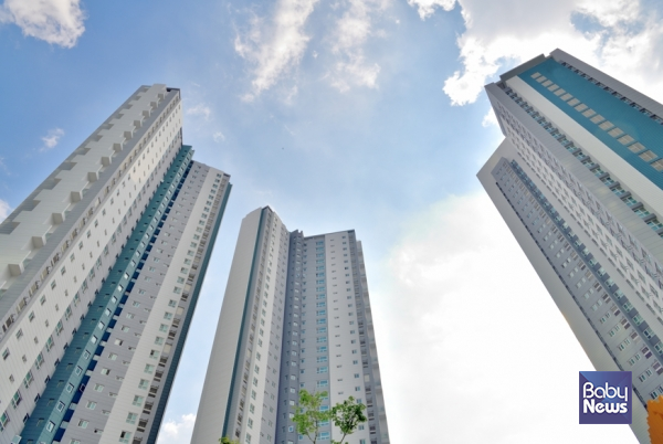 전국 외국인 보유 주택 수는 10만 216호로 집계됐다. 이 중 서울 소재 주택은 2만 3741가구(23.7%)로, 외국인 보유 주택의 약 4채 중 1채가 서울에 위치하고 있다. ⓒ베이비뉴스