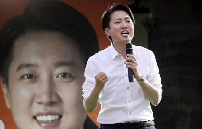 대선 후보였던 이준석 개혁신당 의원이 지난 2일 유세를 벌이는 모습. (사진=연합뉴스)