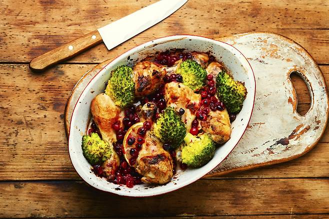 브로콜리를 기름에 볶거나 구우면 항산화 성분인 베타카로틴의 체내 흡수율이 높아진다. [사진=게티이미지뱅크]