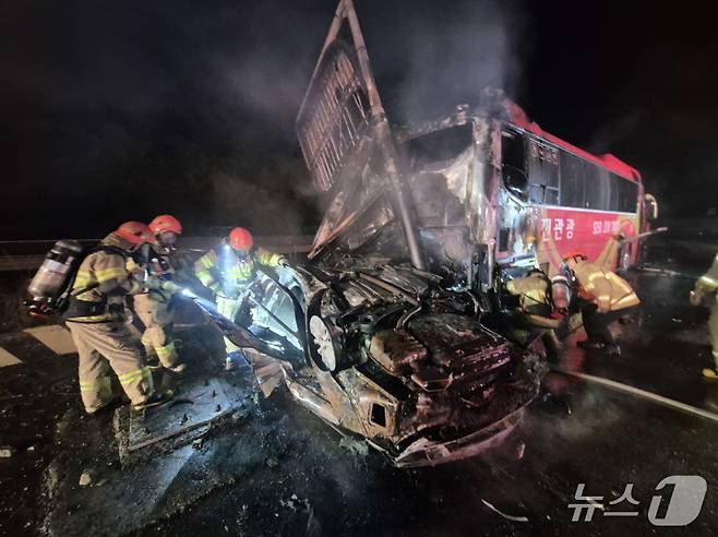 당진 고대면 주유소 교통사고 현장. (당진소방서 제공, 재판매 및 DB금지) / 뉴스1